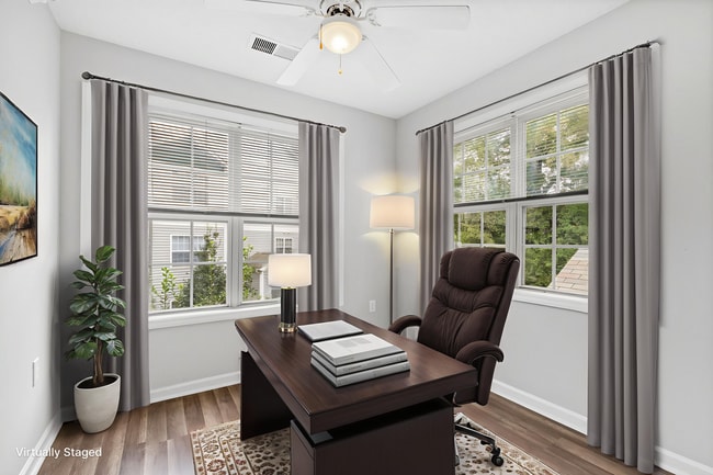 Building Photo - University Woods Retreat: 4 BR/4 Bath minu...