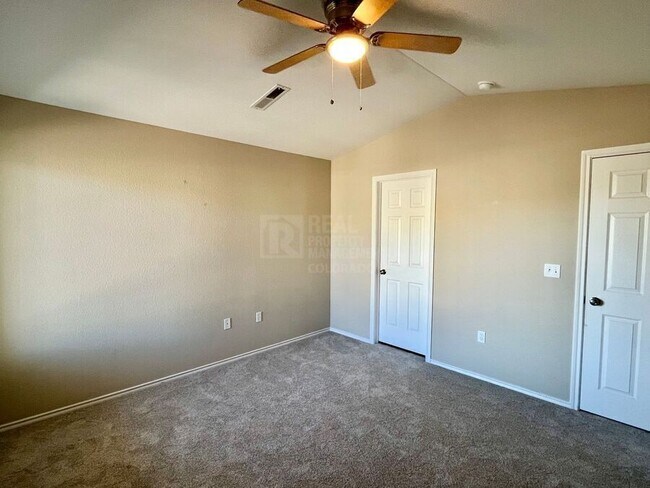 Building Photo - 3927 Riviera Grove