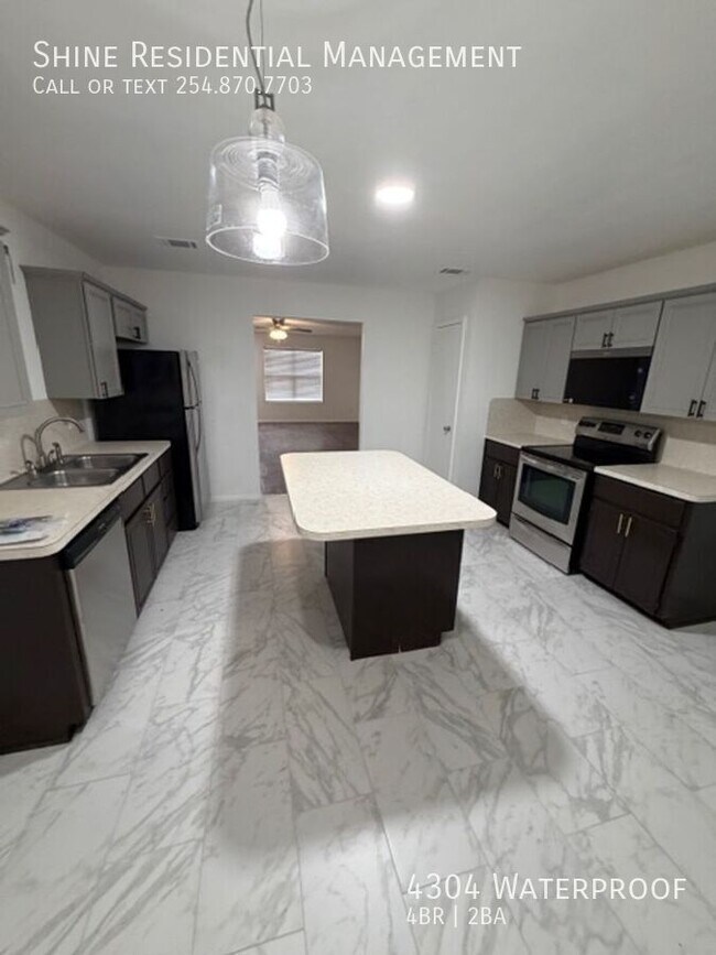 Building Photo - 4304 Waterproof-