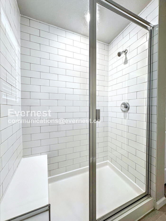 Building Photo - 10855 Hayloft St