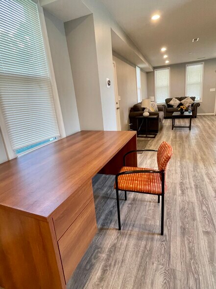 Building Photo - 1701 Spence St