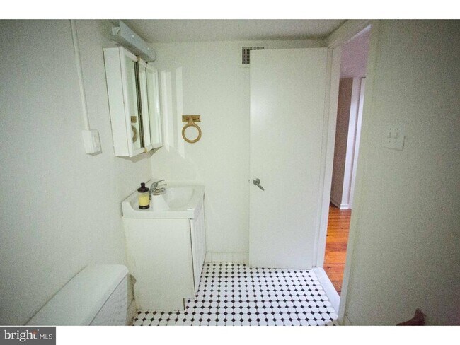 Primary Photo - 407 S 11th St