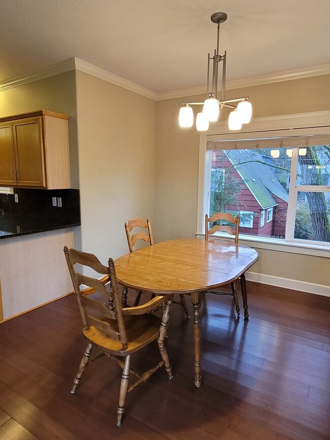 Building Photo - Contemporary Condo in Johns Landing