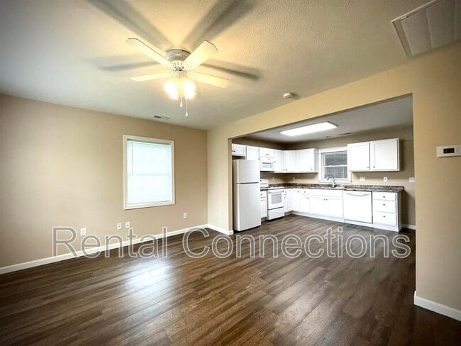Building Photo - 810 S Bentley St