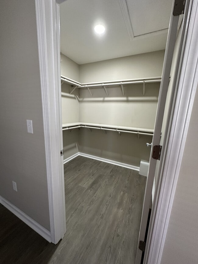 Building Photo - 305 E 22nd St