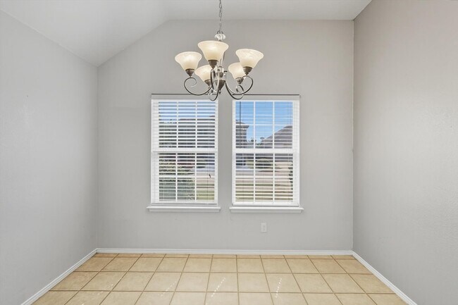Building Photo - 512 Crescent Creek Ln