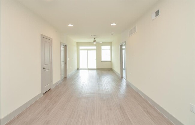 Building Photo - 6955 Turtlewood Dr