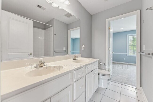 Building Photo - 44 Equestrian Way