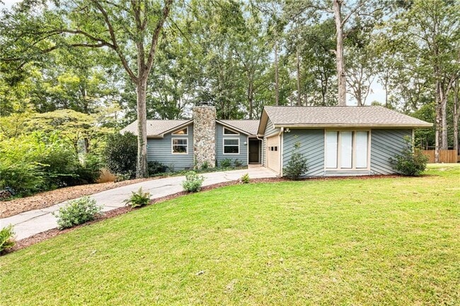 Primary Photo - 2076 Lake Ridge Terrace