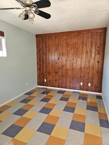 Building Photo - 1251 W Roller Coaster Rd