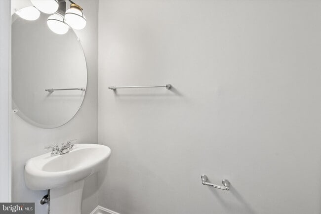 Building Photo - 5559 Trafalgar Cir