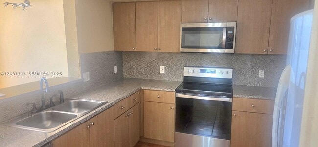 Building Photo - 9300 Fontainebleau Blvd