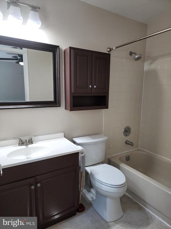 Building Photo - 182 Scobee Ln