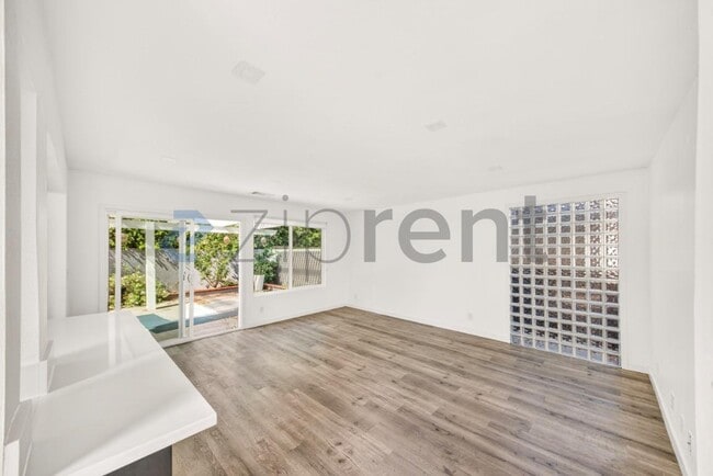 Building Photo - 2481 S Bundy Dr