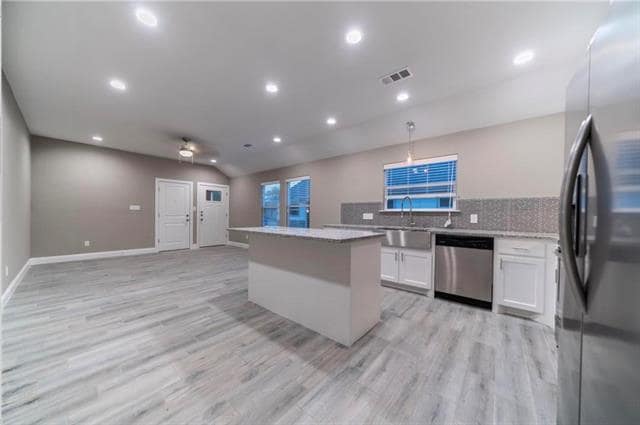 Building Photo - 800 N Throckmorton St