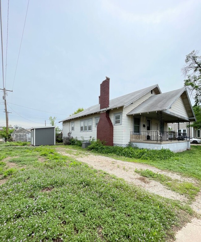 Building Photo - 3 bed 1 bath home