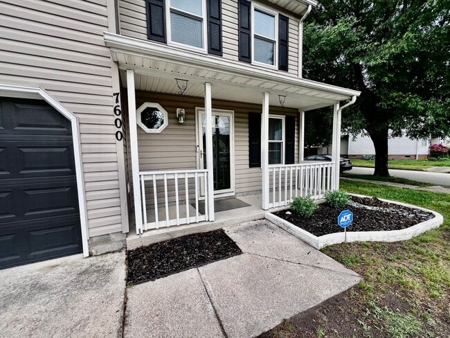 Building Photo - Beautiful home nestled in the neighborhood...