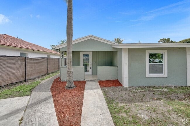 Building Photo - 238 SW 10th Ave