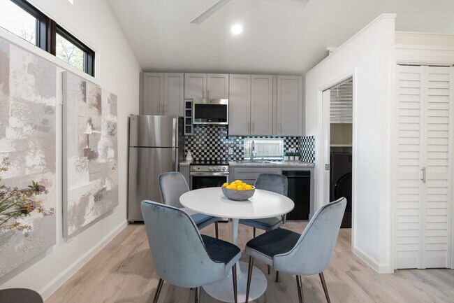 Building Photo - 1116 Nadine St