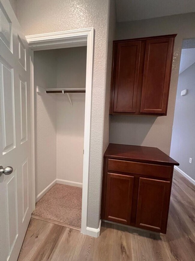 Building Photo - 427 Anchor Ln