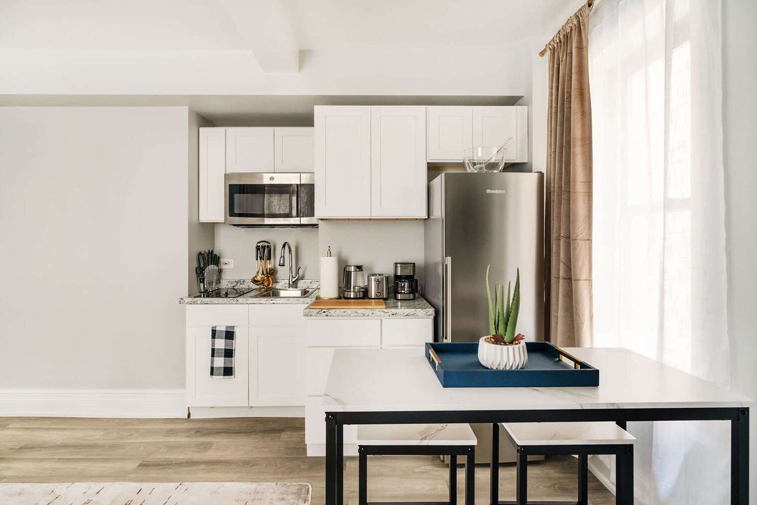 Building Photo - 234 W 73rd St