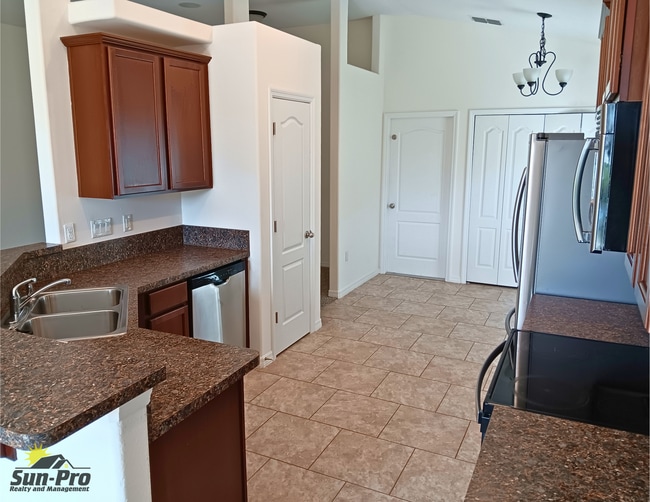 Building Photo - 5346 Peach Blossom Blvd