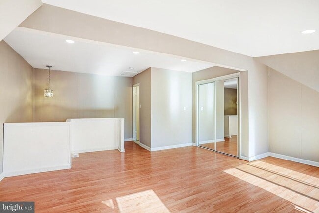 Building Photo - 9930 Brookridge Ct