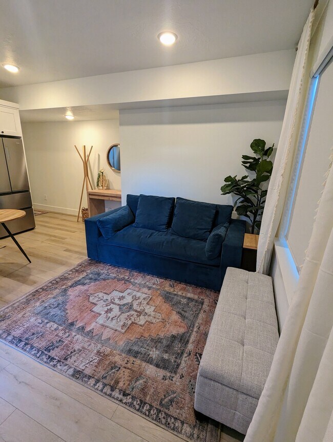 Building Photo - 134 N Welden Way