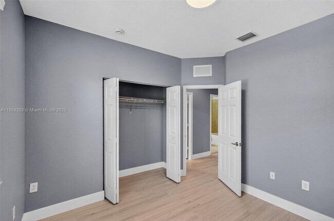 Building Photo - 14747 SW 25th Ln