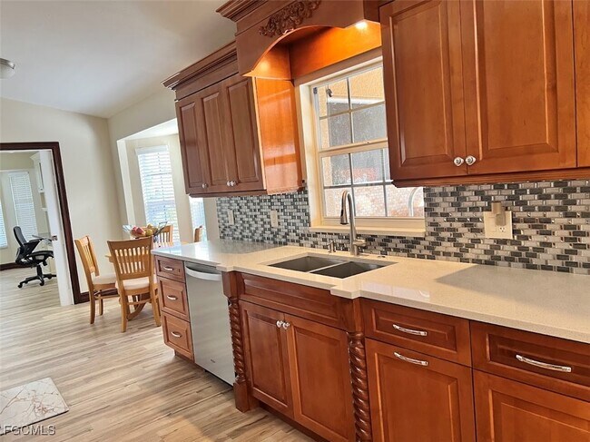 Building Photo - 3480 45th Ave NE