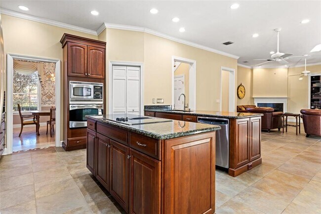 Building Photo - 6445 Renwick Cir