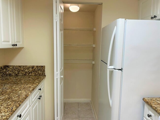 Building Photo - 1300 Crestwood Ct S