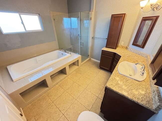 Building Photo - Stunning 3Bed/2Bath/2Car 1st Floor Condo with Private Yard, and Luxurious Amenities!