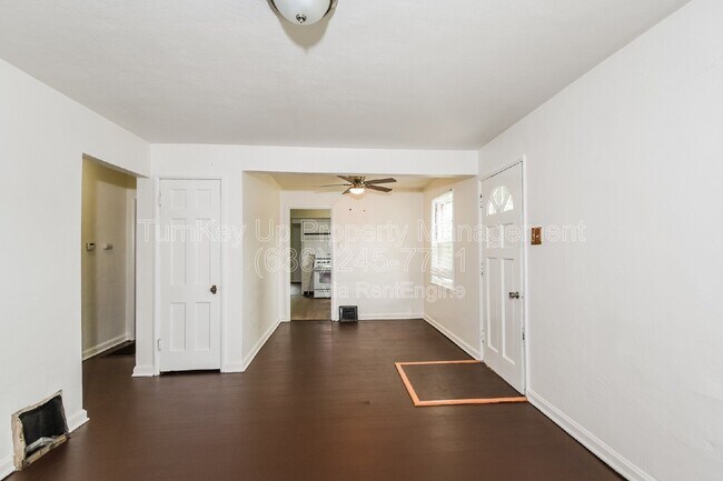 Building Photo - 7150 Manette Dr