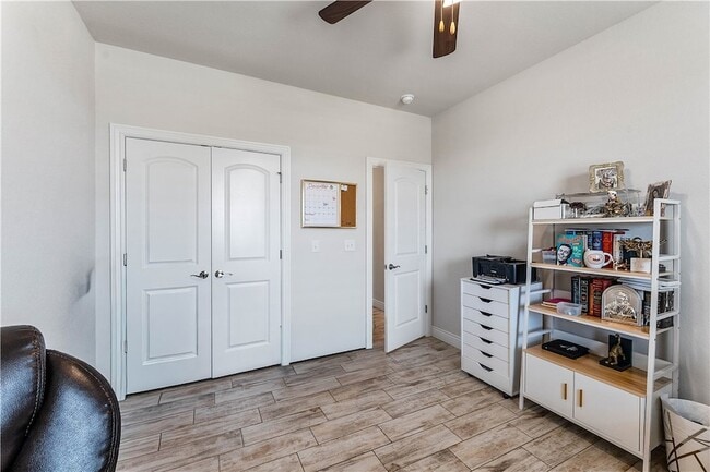 Building Photo - 1020 E Skyline Lp