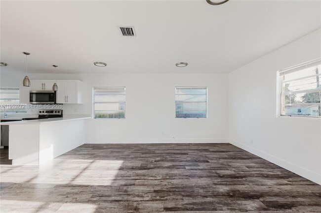 Building Photo - 4338 NW 24th Ave