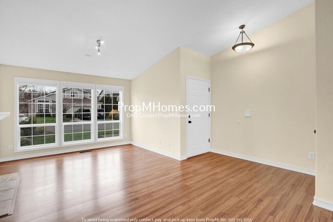 Building Photo - Updated Three Bedroom Home Next to Progress Ridge!