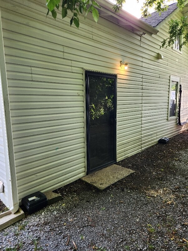 Building Photo - 261 Gill St