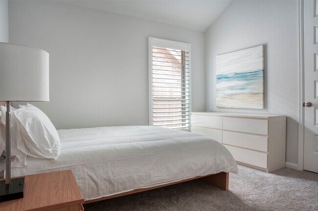 Building Photo - 30142 Gold Finch Pl