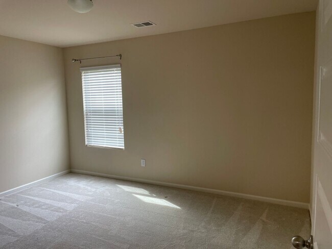 Building Photo - Single Family Home just outside Fort Eisen...