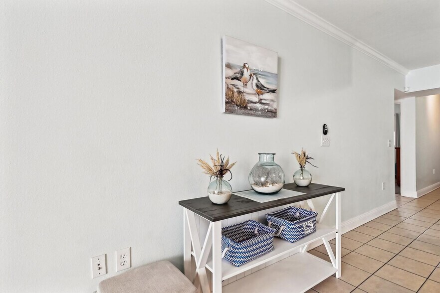 Building Photo - 14701 Front Beach Rd