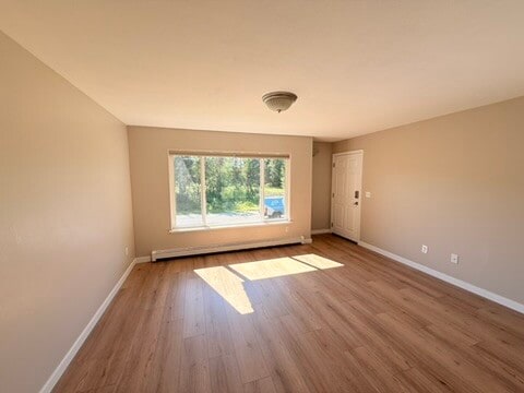 Building Photo - 345 E Victor Cir