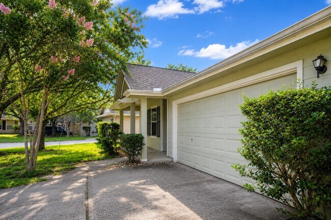 Building Photo - 146 N Vesper Bend Cir