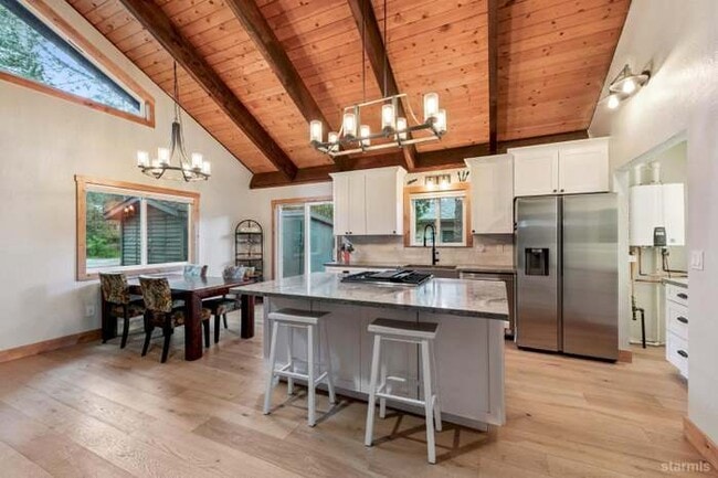 Building Photo - 1617 Cree St