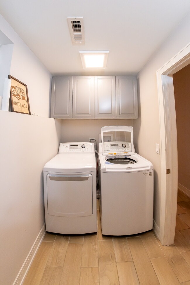 Building Photo - Beautiful West Humboldt Park Single Family Home