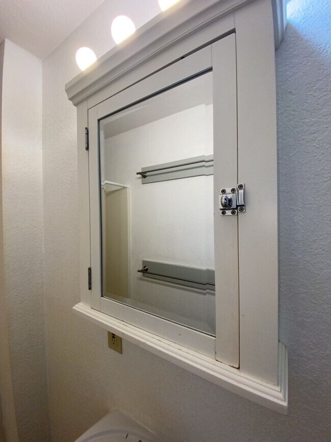 Building Photo - 1318 High St