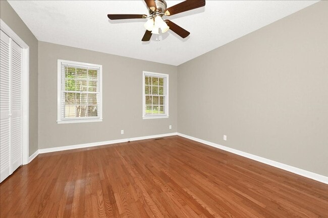 Building Photo - Beautiful 4 Br Brick home
