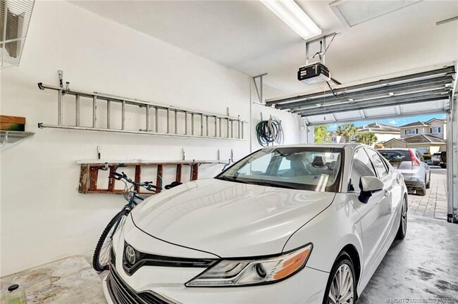 Building Photo - 301 S Compass Dr