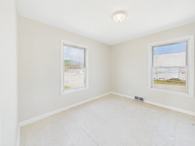 Building Photo - 1036 3rd St