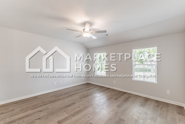 Building Photo - 165 Olde Hearth Rd